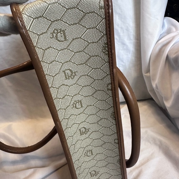 Christian Dior Honeycomb Canvas Vintage Hand Bag!Pre-loved. Beautiful canvas! - Picture 4 of 10